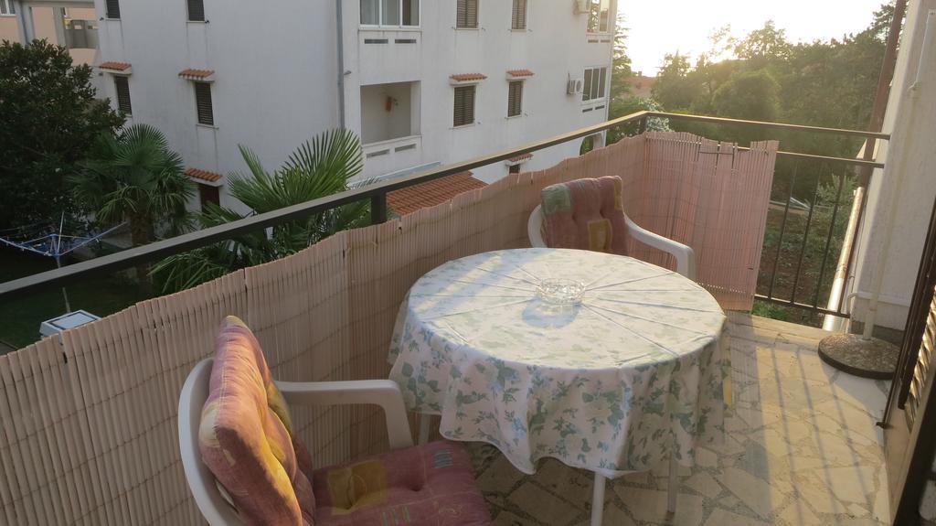 Apartment Josipa Malinska Exterior photo